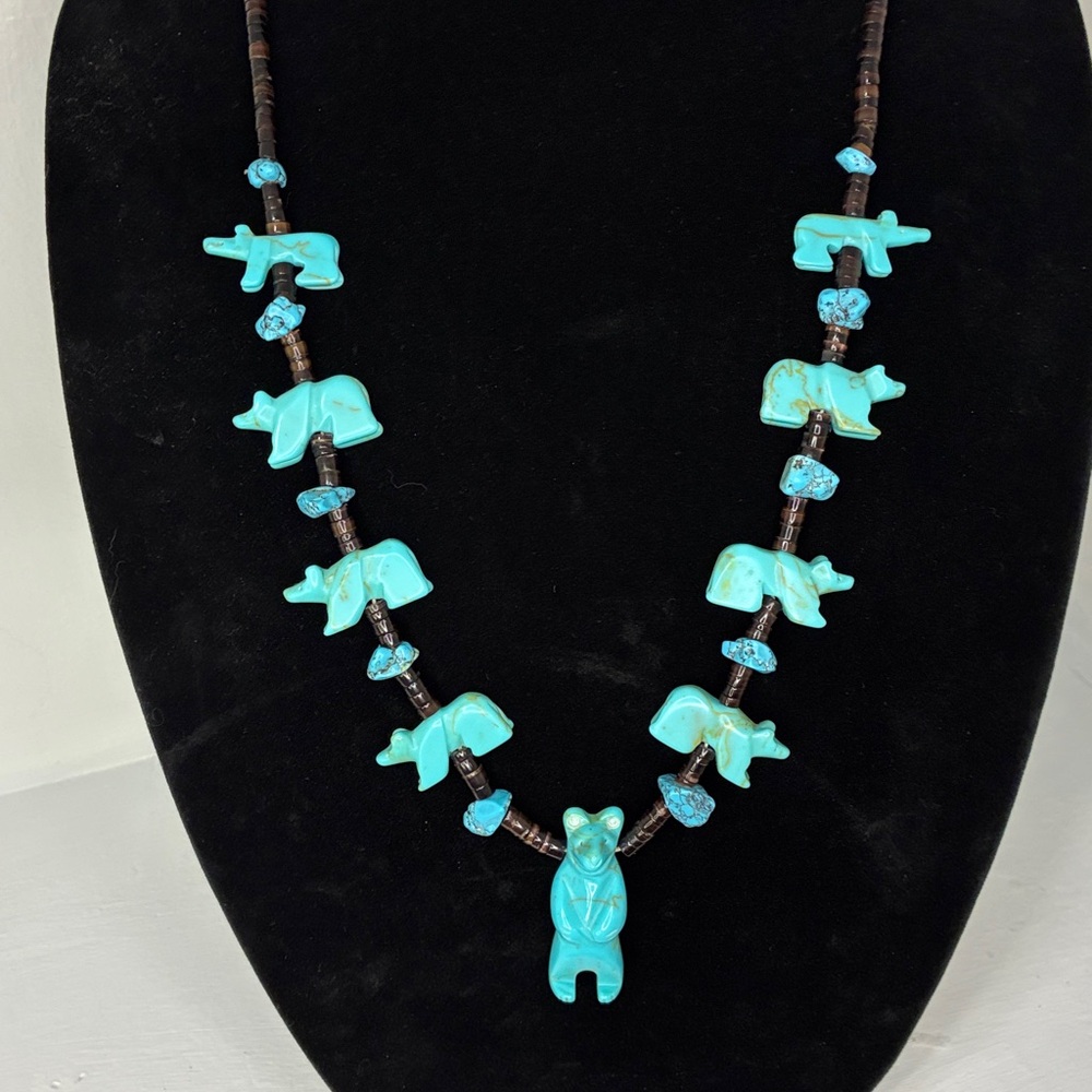 Vintage Zuni Turquoise Bear Fetish Necklace - Picture 4 of 6